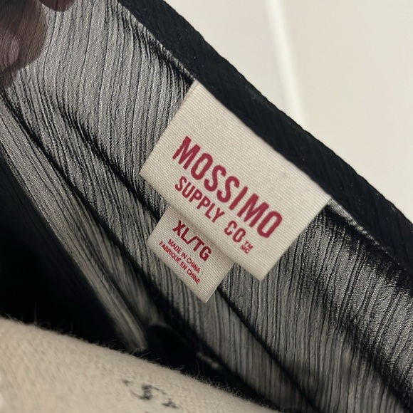 Black sheer v-neck flowy long-sleeved blouse - Picture 7 of 7